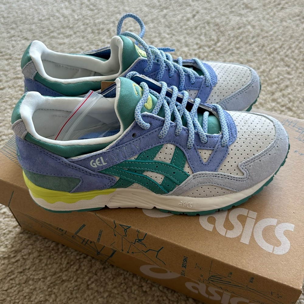 NWT- ASICS gel lyte V